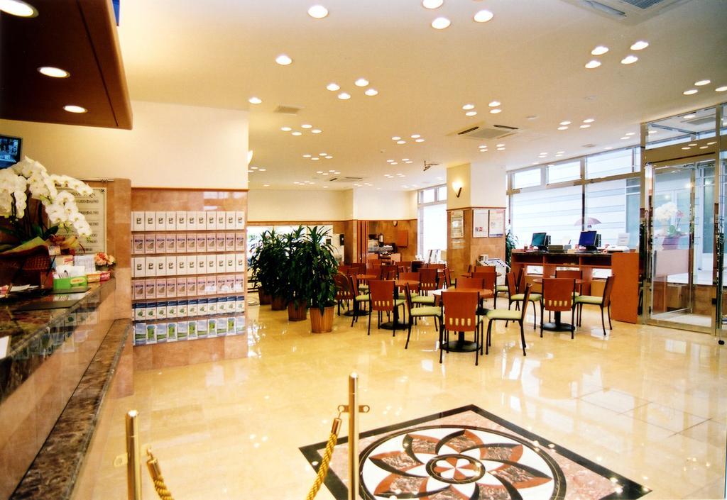 Toyoko Inn Miyazaki Ekimae Buitenkant foto